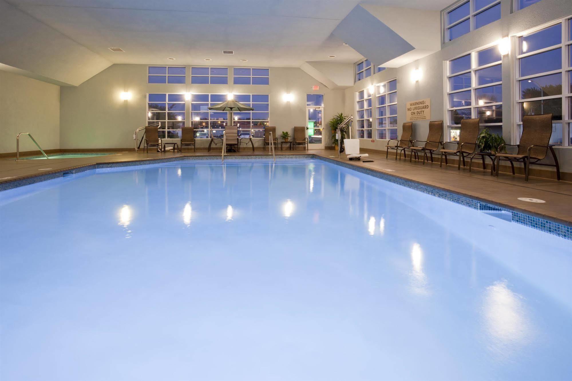 Grandstay Hotel & Suites - Glenwood Ngoại thất bức ảnh